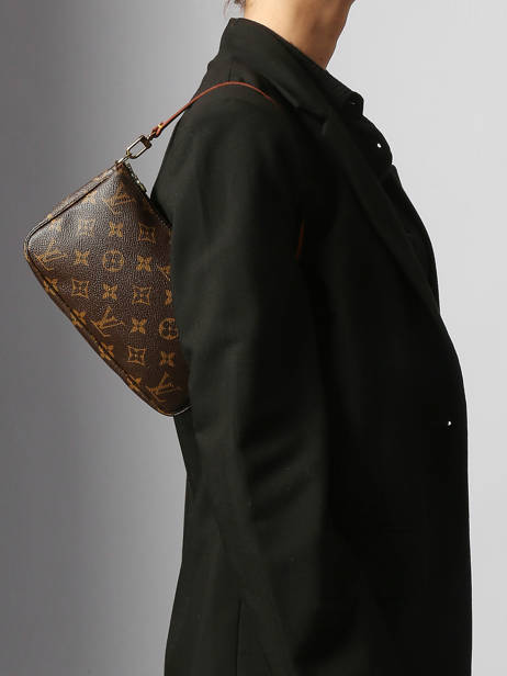 Mini-sac D'occasion Louis Vuitton Pouch Monogrammé Brand connection Marron louis vuitton AAZ0834 vue secondaire 1